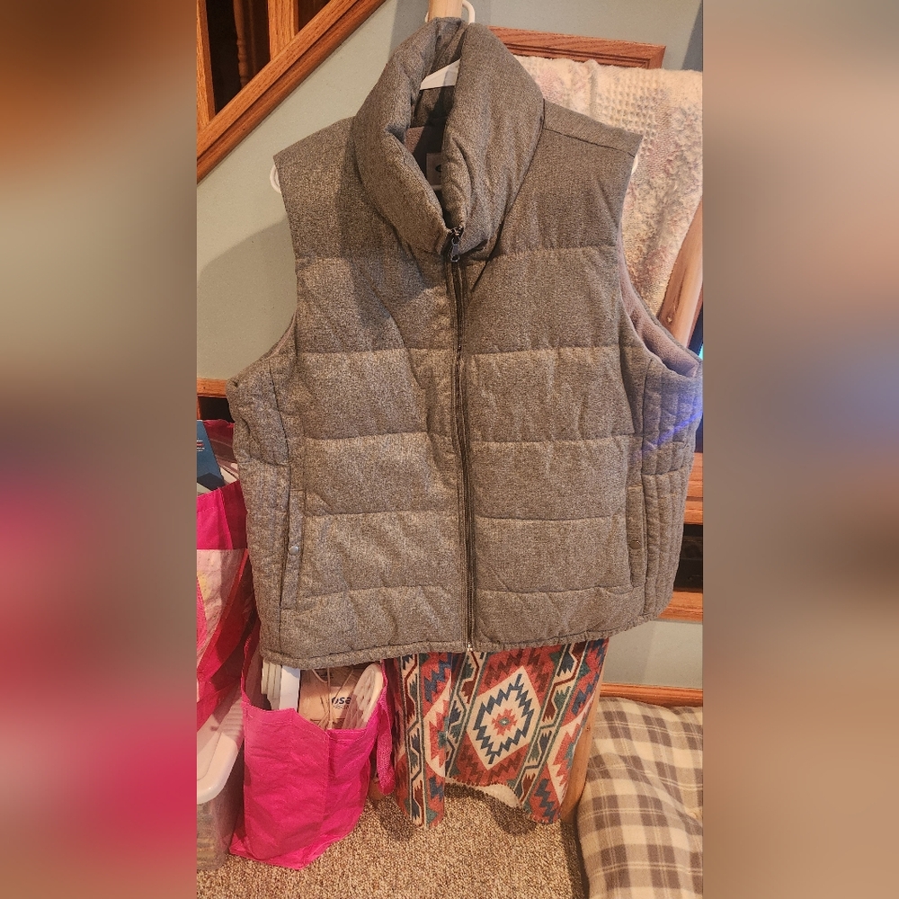 Old Navy Puffer Vest- Size xxl